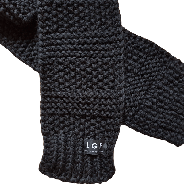 écharpe noire en laine