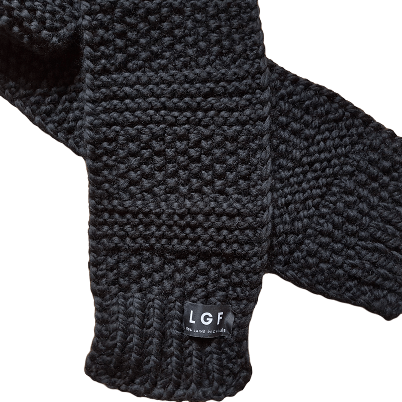 écharpe noire en laine